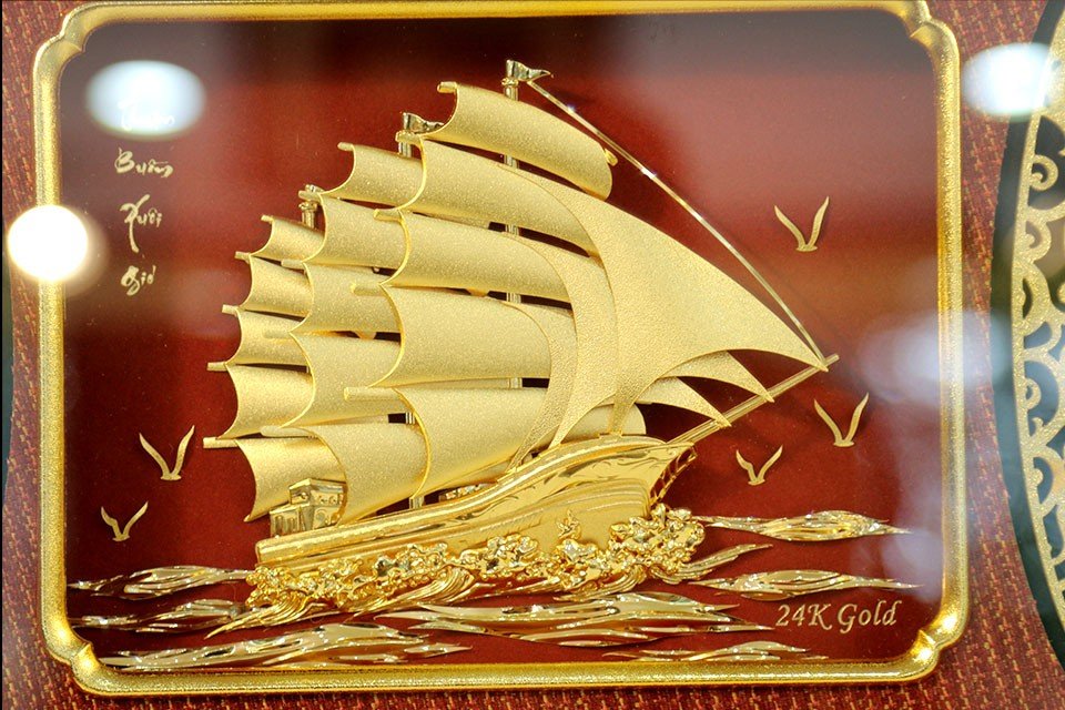 Tranh Thuyền Buồm Mạ Vàng: Biểu Tượng của Sự Phồn Thịnh và Thịnh Vượng